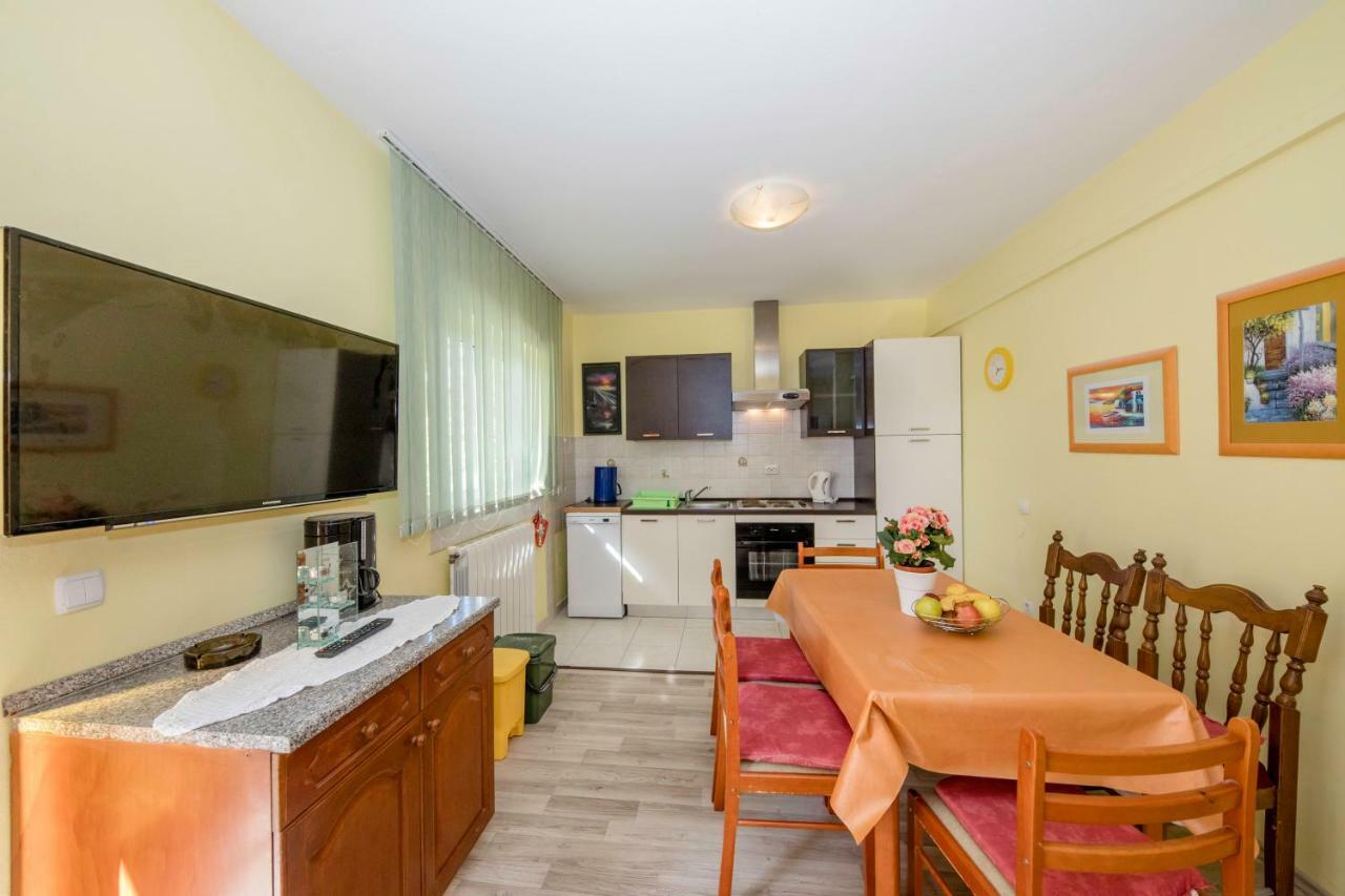 Apartment Marina Rab Town Exterior photo